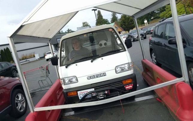 Suzuki Carry in cart corral 