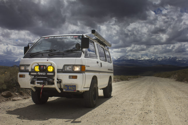 Mitsubishi Delica Space Gear L300 off road