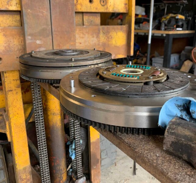 Dual mass flywheel clutch and single mass flywheel clutch.