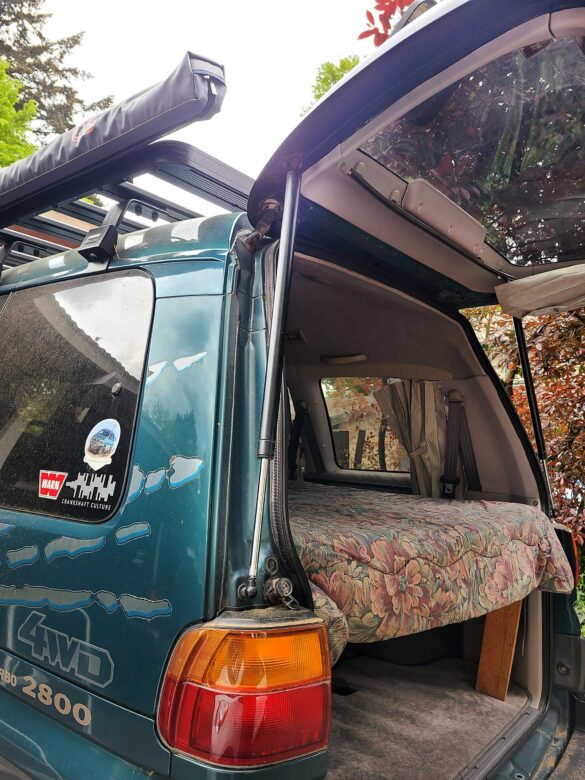 Upgrading the Mitsubishi Delica Space Gear’s Rear Hatch Supports