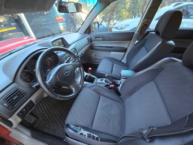 2005 Subaru Forester XT driver's side interior 