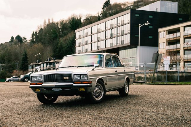 1987 Nissan President in the city - photo by tuanies