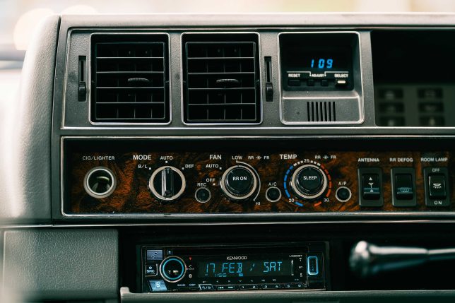 1987 Nissan President dash controls - photo by tuanies