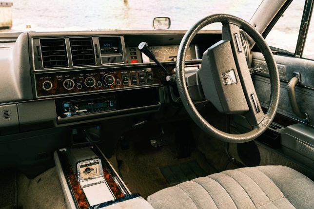 1987 Nissan President dashboard - photo by tuanies