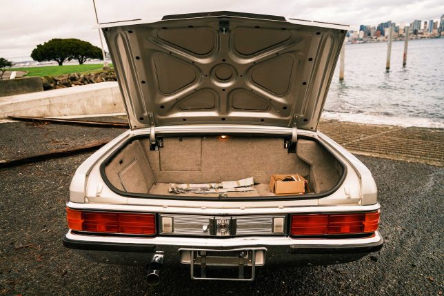 1987 Nissan President trunk - photo by tuanies