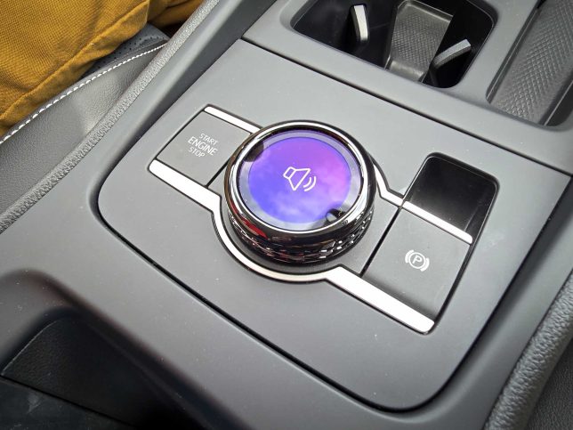 2025 Volkswagen Tiguan SE center stack dial