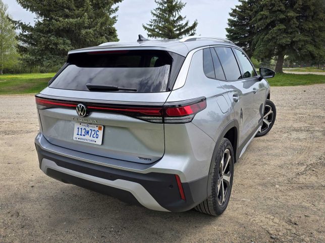 2025 Volkswagen Tiguan SE rear three-quarters