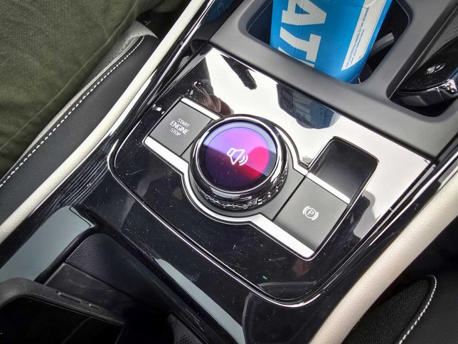 2025 Volkswagen Tiguan SEL R-Line center stack dial