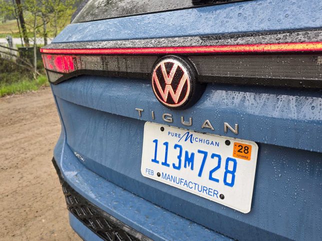 2025 Volkswagen Tiguan SEL R-Line's rear LED lights