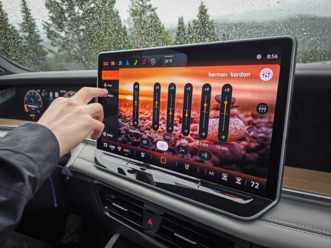 2025 Volkswagen Tiguan SEL R-Line's 15-inch infotainment display