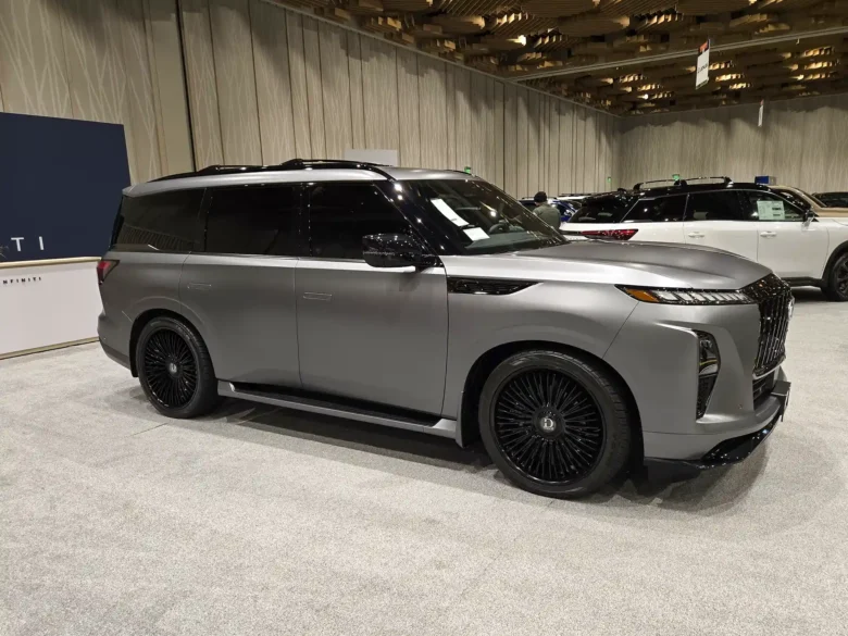Infiniti QX80 Sport custom - Front