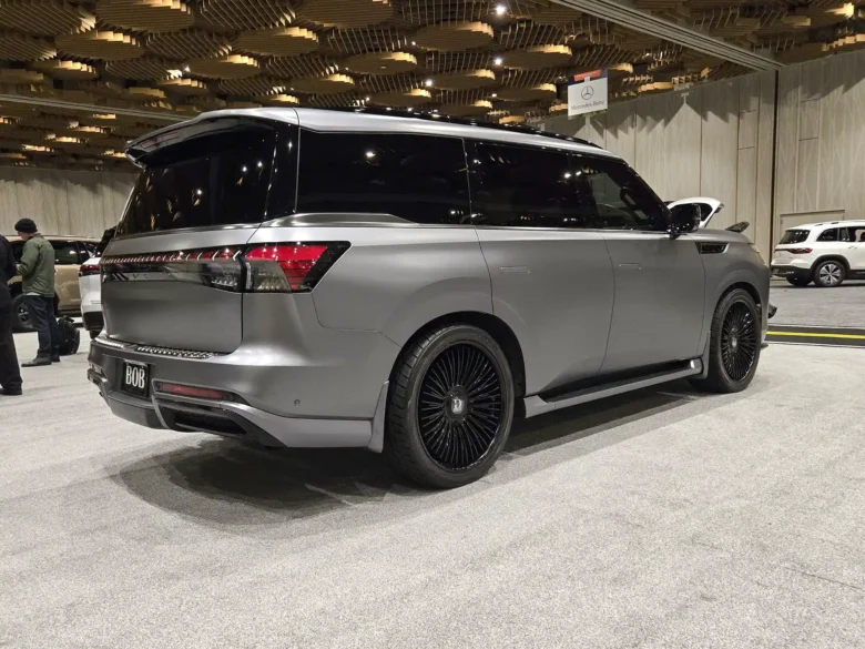 Matte gray Infiniti QX80 Sport in matte wrap