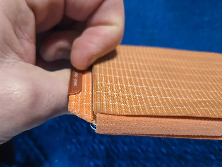 How to open the Peak Designs Everyday Slim wallet