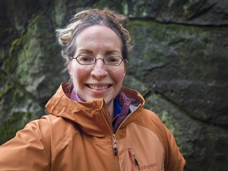 Cotopaxi Impermeo 3L Hooded Shell Jacket zipped up