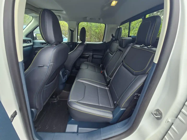 Ford Maverick Lobo back seat