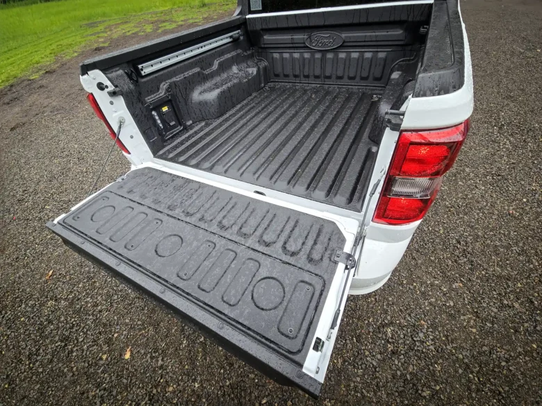 Ford Maverick Lobo truck bed