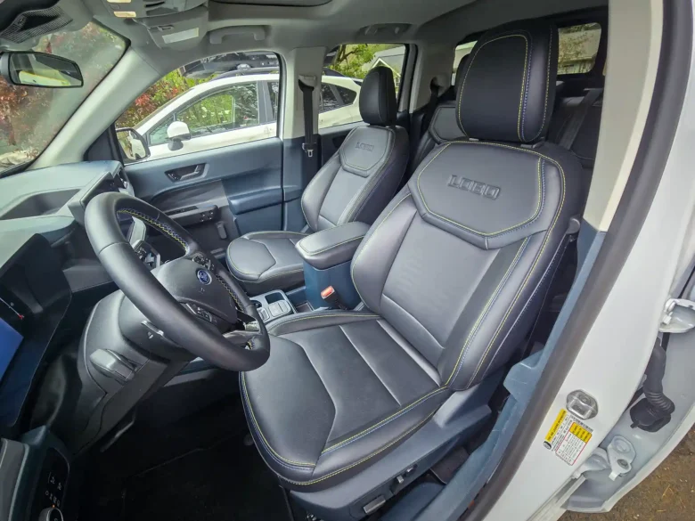 Ford Maverick Lobo interior