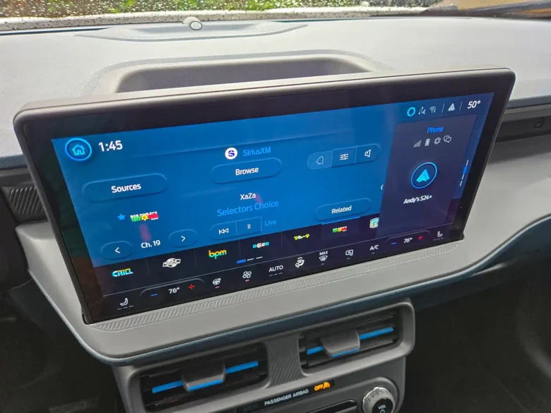 Ford Maverick Lobo touchscreen