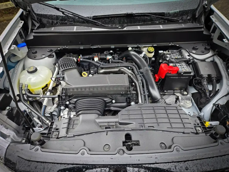 Ford Maverick Lobo Engine Bay