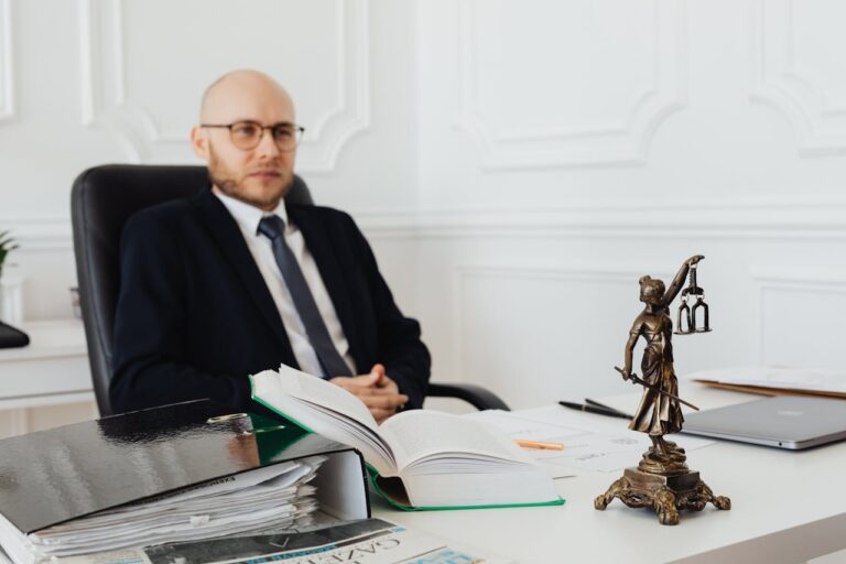 Can an Insurance Lawyer Help With a Non-Injury Car Accident?