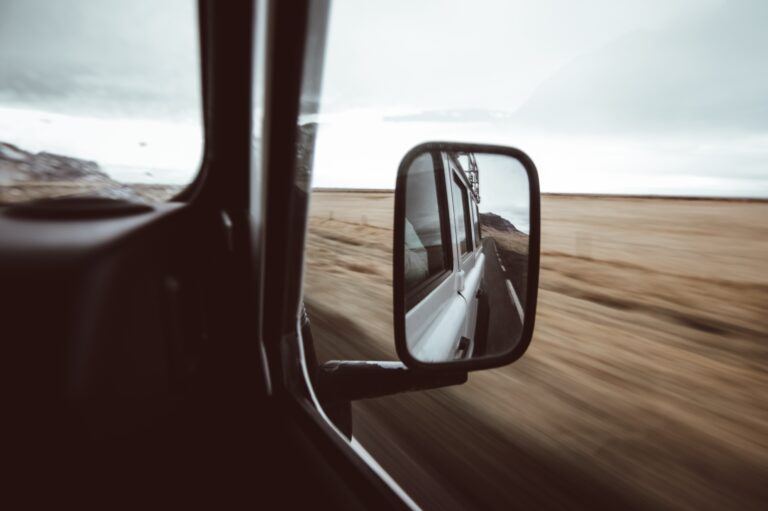 How to Reduce Blind Spots When Towing a Caravan