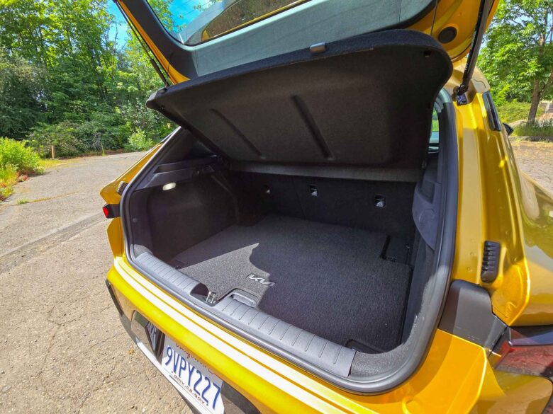 Kia K4 Hatchback GT-Line Turbo cargo area.