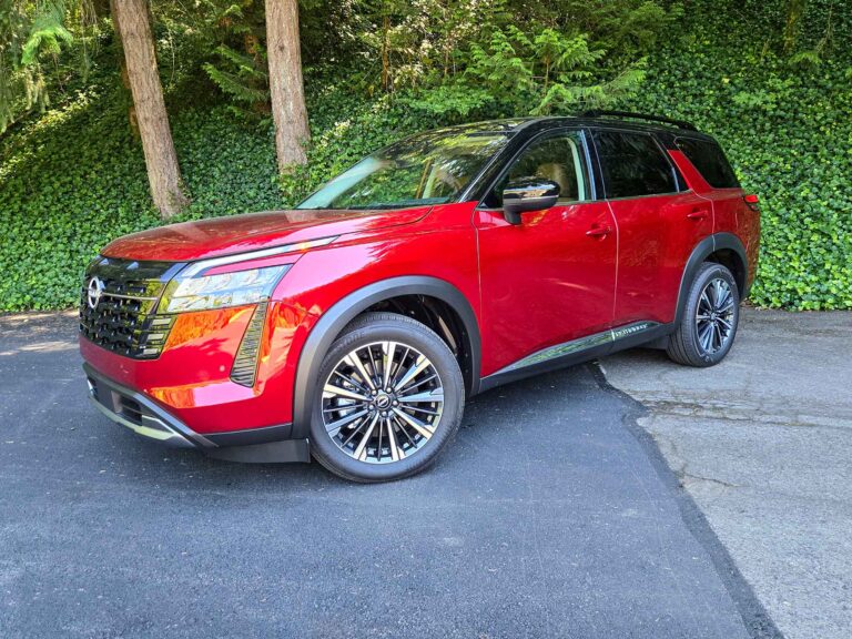 Review: 2026 Nissan Pathfinder Platinum — Refreshed SUV Style, Gusty V-6 Power