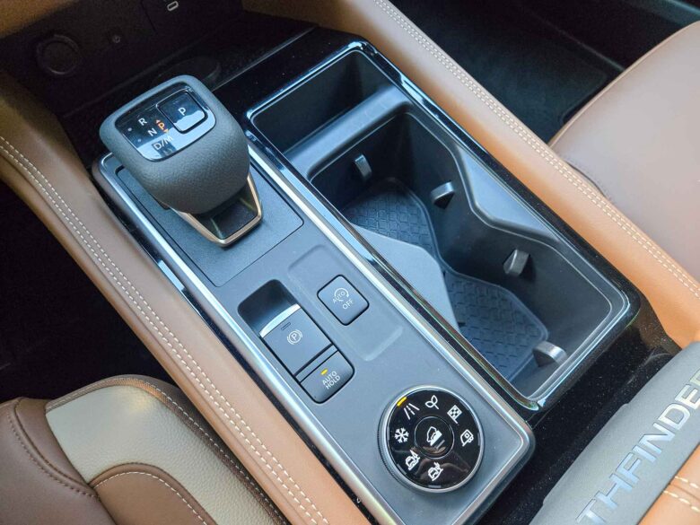 Nissan Pathfinder driving modes and center console. 